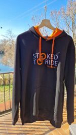 Hoodie Stoked To Ride Brodé – Image 2