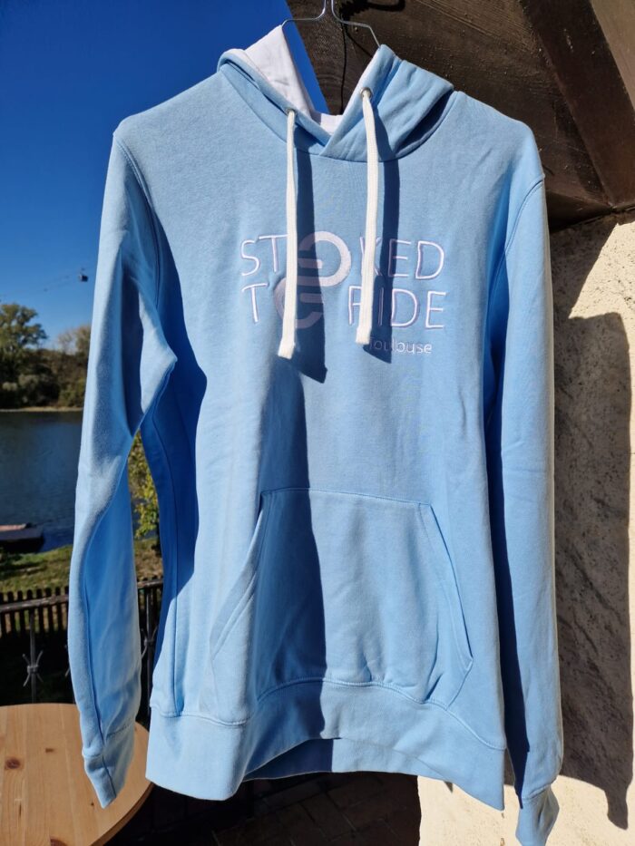 WhatsApp Image 2022-11-11 at 11.31.46 Hoodie femme Stoked To Ride Brodé Bleu Ciel – Image 2