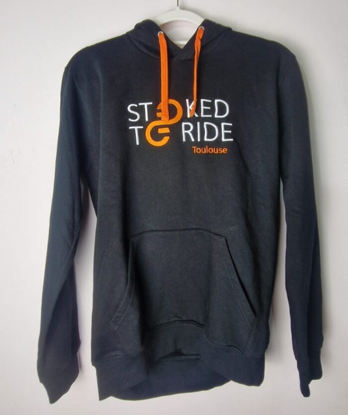 Hoodie Stoked To Ride Brodé – Image 3